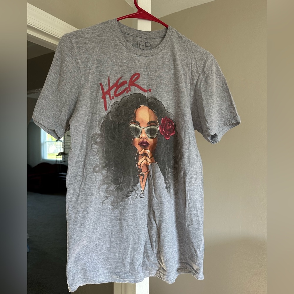 Grey t-shirt. Size S